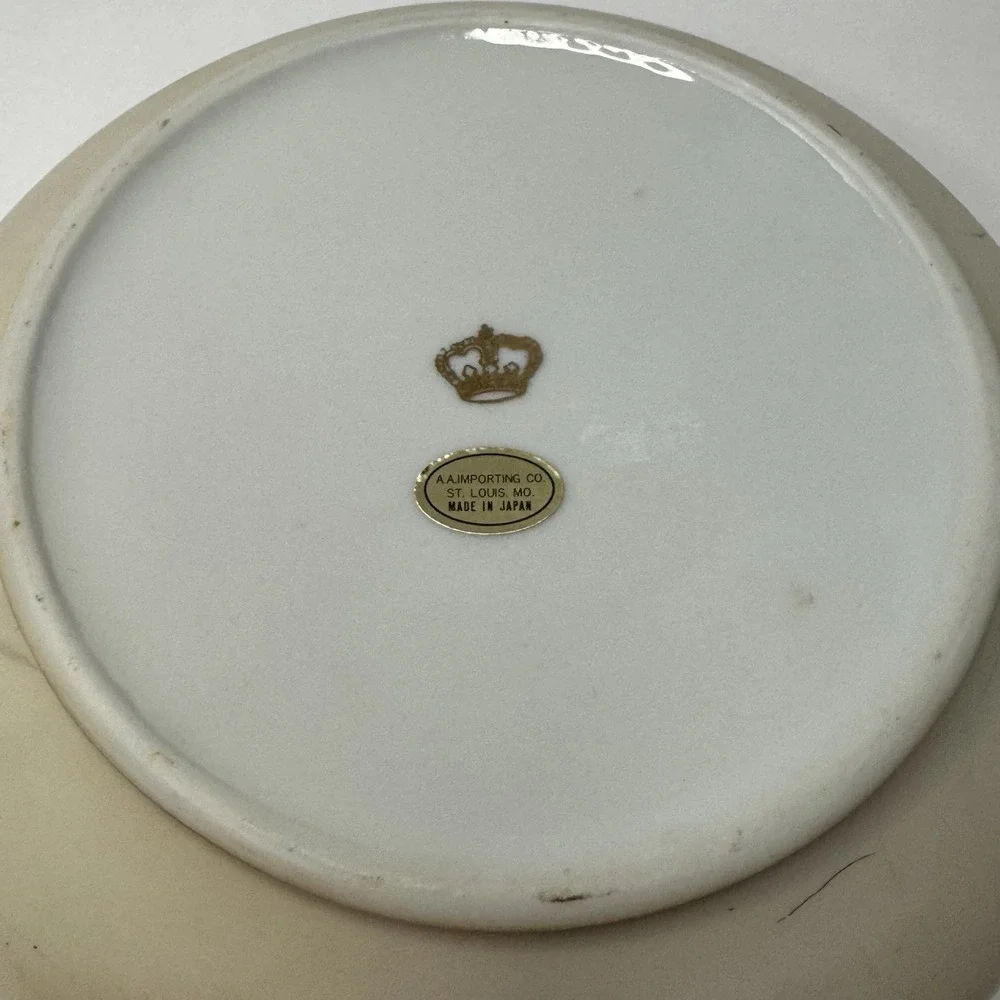 Vintage Victorian-Style Porcelain Collars and Cuffs Dresser Box